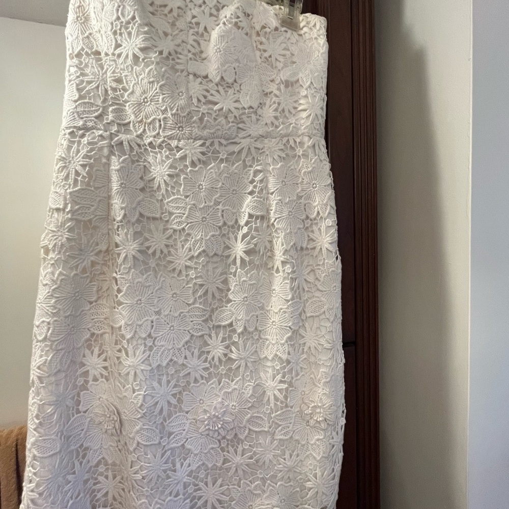 Beautiful New Lilly Pullitzer strapless dress. Wore once to rehearsal dinner.